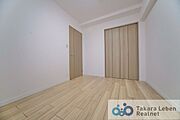 約6.0帖の洋室です。お子さまのお部屋や、集中して作業をする際のお部屋など、様々な用途での使用が期待できます。