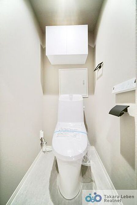 ウォシュレット機能付きで日々のトイレ使用が一段と快適に!衛生的なトイレ環境を実現することが可能です。