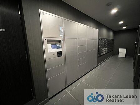 不在時の荷物の受け取りに便利な宅配ボックス。再配達依頼時の休日の時間の拘束から解放されます。