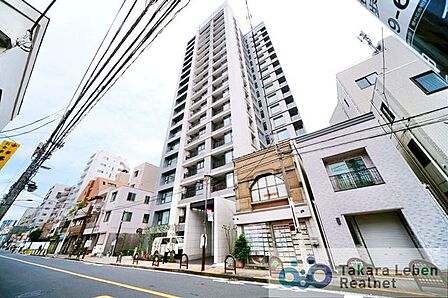 東京メトロ日比谷線「広尾」駅から徒歩約11分。3路線3駅利用可能で交通アクセス便利なロケーション。