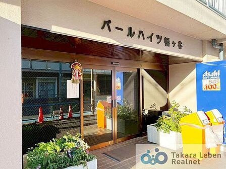 住まう人や訪れる方を優しくお出迎えするエントランス。