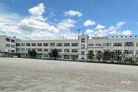 品川区立大崎中学校 徒歩5分。 400m