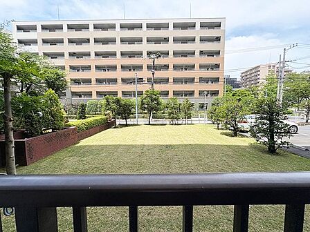 住戸からの眺望。風通しが良く、お洗濯物も早く乾きそうです。毎日のお洗濯が楽しみになりそうです。