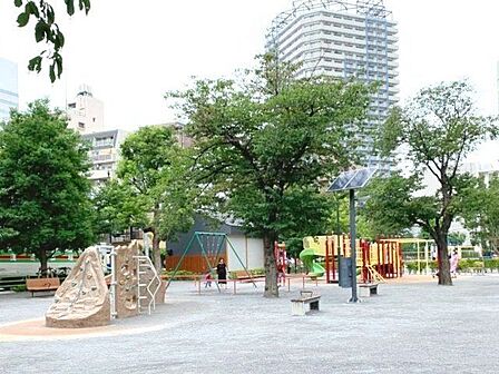 中央区立月島第二児童公園 徒歩8分。 610m