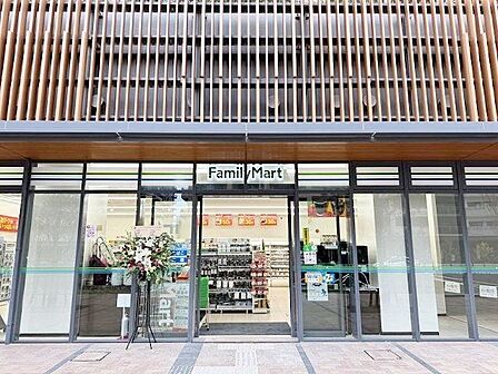ファミリーマートHARUMI　FLAG店 徒歩4分。 290m