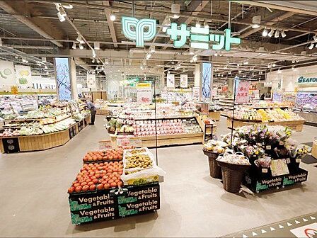 サミットストアららテラスHARUMIFLAG店 徒歩0分。 1m