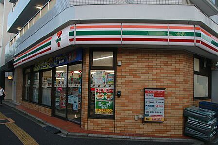 セブンイレブン馬事公苑店 徒歩3分。 220m