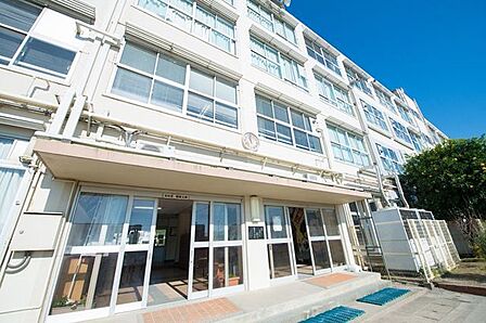 世田谷区立弦巻中学校 徒歩21分。 1620m