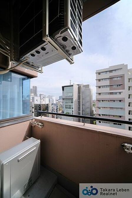 陽当たり良い南向きのバルコニー。洗濯物が早く乾きます。