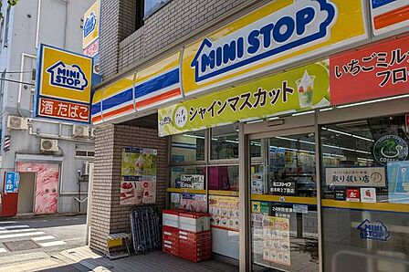 ミニストップ岩本町2丁目店 徒歩5分。 350m