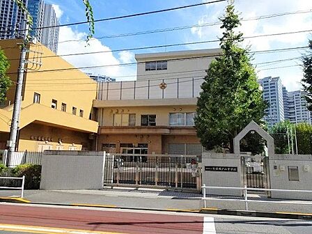 新宿区立新宿西戸山中学校 徒歩8分。 620m