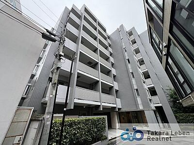 外観:広尾駅徒歩9分、徒歩5分圏にスーパー・コンビニ・薬局が揃いながらも落ち着いた住宅地のマンション。 外観:広尾駅徒歩9分、徒歩5分圏にスーパー・コンビニ・薬局が揃いながらも落ち着いた住宅地のマンション。