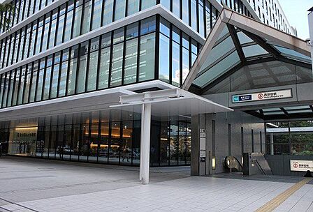 東京医科大学病院 徒歩11分。 830m