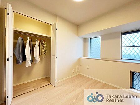 【洋室(3)約3.8帖】多目的に活用できる洋室は、家族構成やライフスタイルの変化にも対応。居室として幅広く使えます。