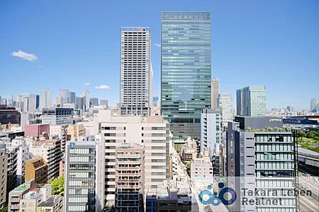 住戸からの眺望。窓の外に広がる大きく開けた眺望は、日々の暮らしの中に喜びを感じさせてくれ、心まで開放的にしてくれそうです。