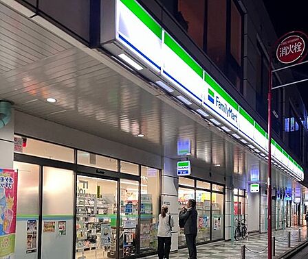 ファミリーマート西葛西メトロ店 徒歩2分。 120m