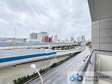 住戸からの眺望:大きく開けた眺望は、日々の暮らしの中に喜びを感じさせてくれます。