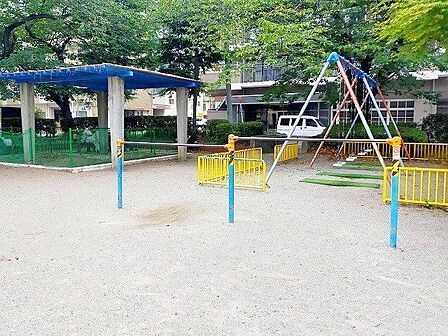 千歳公園 徒歩11分。 850m