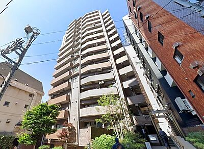 外観:陽光を浴び照らされた美しい煌めきのフォルムが、周りの風景に馴染みながらも存在感を際立たせております。もちろん、その中にもどこか優しさを感じさせるカラーを採用し、住まう人を優しく包み込みます。 外観:陽光を浴び照らされた美しい煌めきのフォルムが、周りの風景に馴染みながらも存在感を際立たせております。もちろん、その中にもどこか優しさを感じさせるカラーを採用し、住まう人を優しく包み込みます。