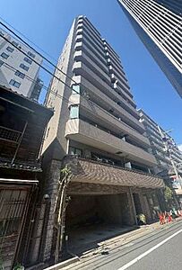 外観:周囲の景観と美しく溶け合いながら、凛とした表情を見せる外観デザイン。落ち着きと品格を兼ね備え、日常を心地よく迎え入れてくれる住まいです。 外観:周囲の景観と美しく溶け合いながら、凛とした表情を見せる外観デザイン。落ち着きと品格を兼ね備え、日常を心地よく迎え入れてくれる住まいです。