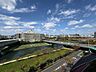 その他：住戸からの眺望。窓の外に広がる大きく開けた眺望は、日々の暮らしの中に喜びを感じさせてくれ、心まで開放的にしてくれそうです。