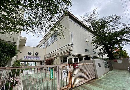 渋谷区立鳩森小学校 徒歩6分。 420m