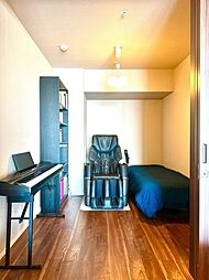 リビングから離れたお部屋。生活音が気にならないので、寝室や作業部屋にも使用できます。