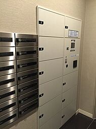 不在時の荷物の受け取りに便利な宅配ボックス。再配達依頼時の休日の時間の拘束から解放されます。