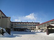 中学校「帯広市立南町中学校まで695m」