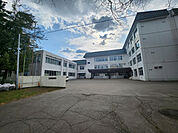 中学校「帯広市立翔陽中学校まで925m」