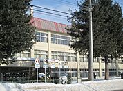 小学校「帯広市立西小学校まで380m」