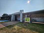 図書館「音更町図書館まで1597m」