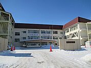 小学校「帯広市立明星小学校まで381m」