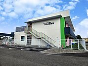 幼稚園、保育園「あやめ保育所まで827m」