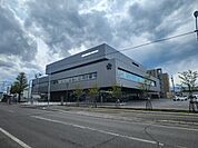 役所「芽室町役場まで6583m」