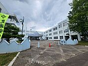中学校「帯広市立帯広第五中学校まで670m」