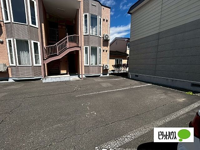 11 / 18