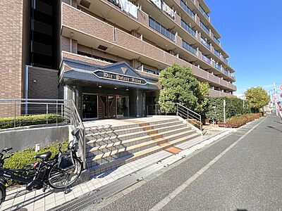外観：現地（2025年11月）撮影1999年9月築、総戸数：132戸分譲会社：ダイア建設施行会社：大和建設