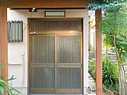 軒があり、雨の日でも安心して出入りできます♪