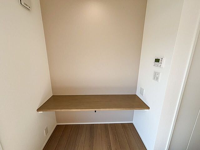 リビング/ダイニング 四日市市曙1丁目