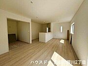 隣には和室もございます。リビングは広々18帖。南向きで日当たり・通風良好です♪