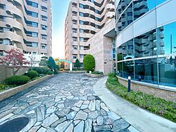 【管理棟】管理棟の写真です。敷地内にございます。