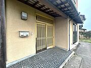 【リフォーム中】玄関です。玄関ドアの交換を予定しています。おうちの印象が変わるのが楽しみですね