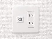 【同仕様写真】テレビをどの部屋からもでご覧いただけるよう、テレビジャックは全居室に設置しています。見たい番組がご家族の中で違っても安心ですね。
