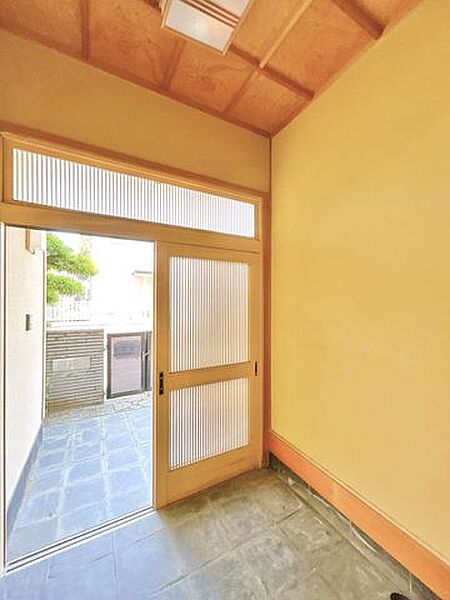 玄関を拡大表示