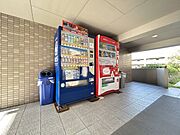 敷地内に自動販売機があります。