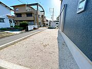 【庭】お庭付きのご住宅です。ガーデニングやBBQなど、日常に楽しみが増えますね。