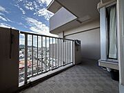 南向き広々バルコニーは日当たり良好で気持ちよく洗濯物が干せます♪