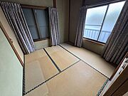 和室には押入あり！お布団もすっきり片付けることができます♪