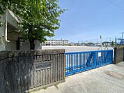 茜部小学校　徒歩約6分（約472ｍ）【教育目標】夢に向かって　やさしく　すすんで　やりぬく子